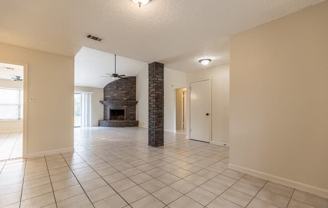 3-bedroom rental at 7750 Crooked Road in San Antonio, TX — photo 4