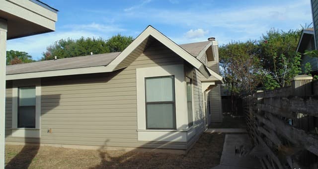 2-bedroom rental at 11750 Spring Club in San Antonio, TX — photo 2