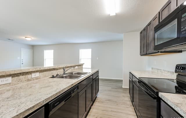 4-bedroom rental at 10427 Clearwater Way in San Antonio, TX — photo 2