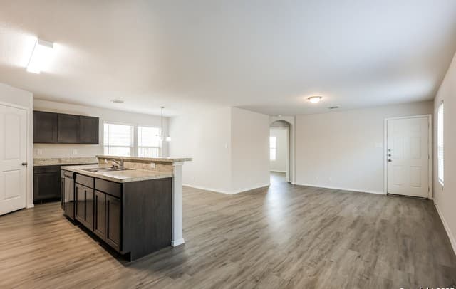 4-bedroom rental at 10427 Clearwater Way in San Antonio, TX — photo 4