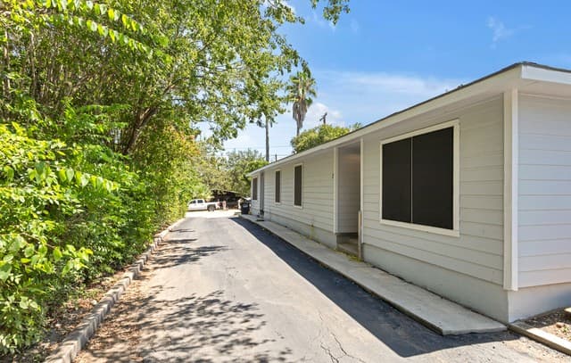 3-bedroom rental at 1655 Amanda in San Antonio, TX — photo 4