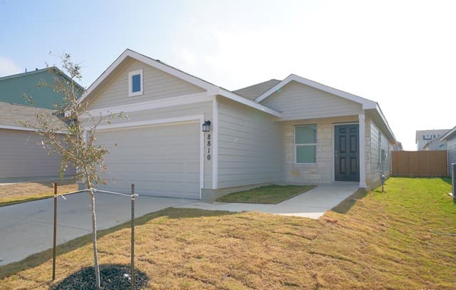4-bedroom rental at 8810 Barrow Path in Converse, TX — photo 5