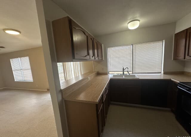 2-bedroom rental at 1325 Bitterlake in San Antonio, TX — photo 5