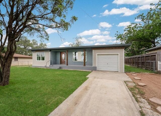 3-bedroom rental at 10246 Loop 106 in Adkins, TX — photo 3