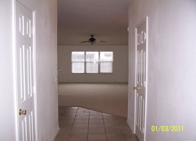 3-bedroom rental at 15803 Borwick Ln in Selma, TX — photo 3