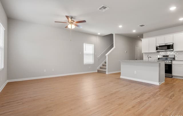 3-bedroom rental at 3929 Abbott Pass Unit 101 in St Hedwig, TX — photo 4