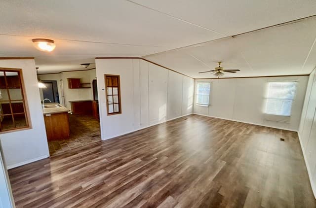 3-bedroom rental at 1118 wild Persimmon in San Antonio, TX — photo 2