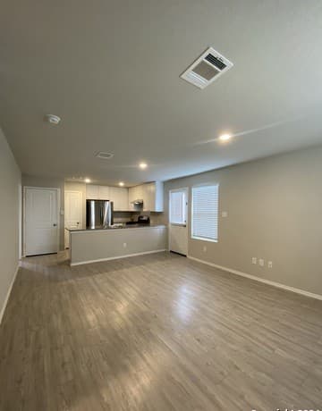 3-bedroom rental at 9864 Littleton Grist in San Antonio, TX — photo 2