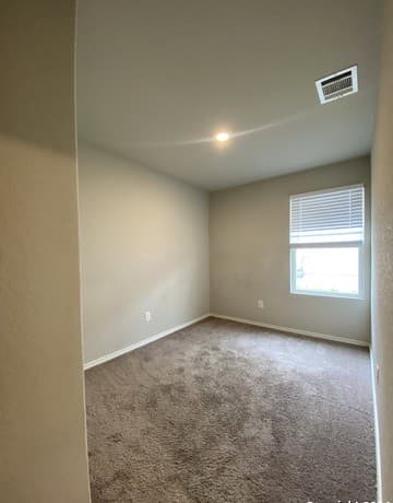 3-bedroom rental at 9864 Littleton Grist in San Antonio, TX — photo 3
