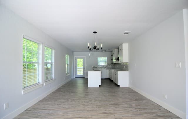 3-bedroom rental at 707 S Olive St Unit B in San Antonio, TX — photo 3