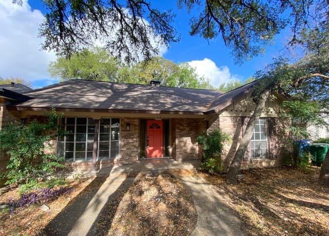 3-bedroom rental at 11039 Whisper Valley St in San Antonio, TX — photo 2