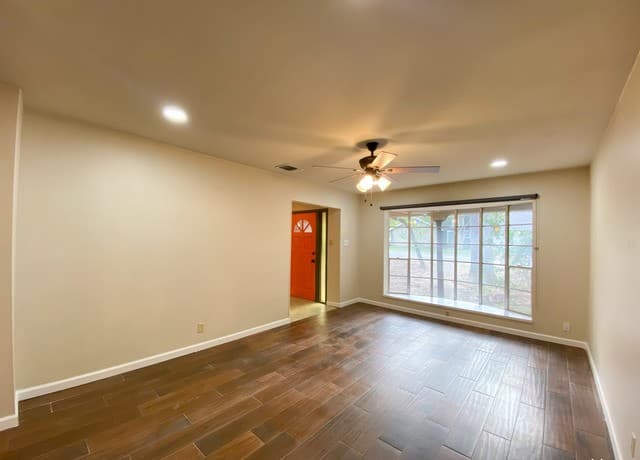 3-bedroom rental at 11039 Whisper Valley St in San Antonio, TX — photo 4