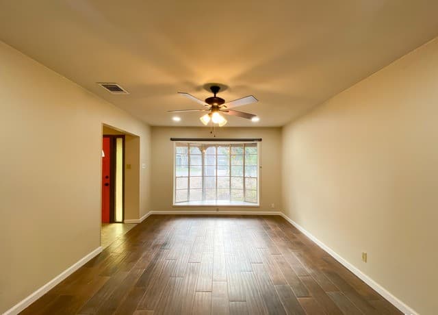 3-bedroom rental at 11039 Whisper Valley St in San Antonio, TX — photo 5