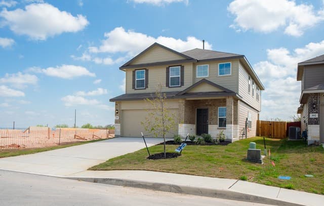 5-bedroom rental at 398 American Robin in San Antonio, TX — photo 3