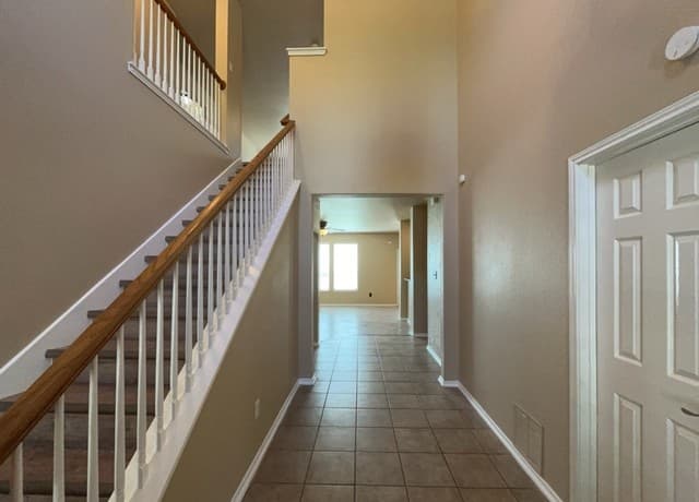 5-bedroom rental at 9850 Gazelle Ford in San Antonio, TX — photo 2