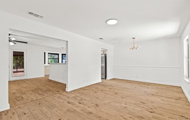 4-bedroom rental at 9311 Contessa Dr in San Antonio, TX — photo 2