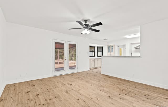 4-bedroom rental at 9311 Contessa Dr in San Antonio, TX — photo 3