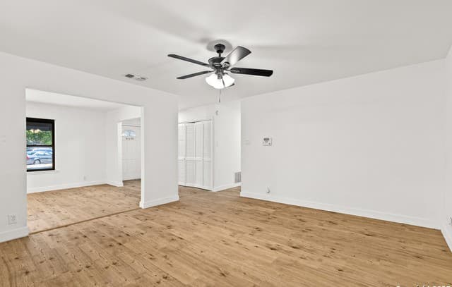 4-bedroom rental at 9311 Contessa Dr in San Antonio, TX — photo 4