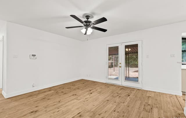 4-bedroom rental at 9311 Contessa Dr in San Antonio, TX — photo 5