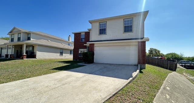 3-bedroom rental at 8818 Summer Trail in San Antonio, TX — photo 2