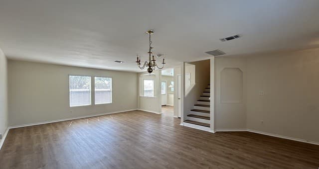 3-bedroom rental at 8818 Summer Trail in San Antonio, TX — photo 3