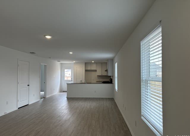 3-bedroom rental at 6702 Willow Landing in Converse, TX — photo 3