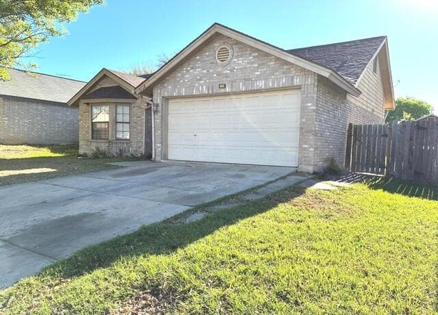 3-bedroom rental at 7114 E Elm Trail in San Antonio TX