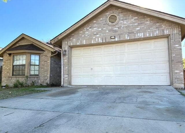 3-bedroom rental at 7114 E Elm Trail in San Antonio, TX — photo 2