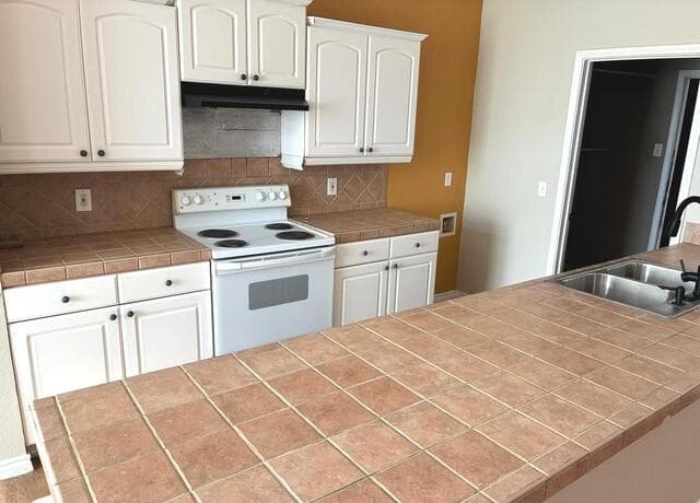 3-bedroom rental at 7114 E Elm Trail in San Antonio, TX — photo 4