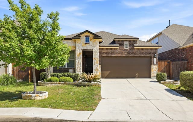 3-bedroom rental at 12139 Casparis in San Antonio, TX — photo 1