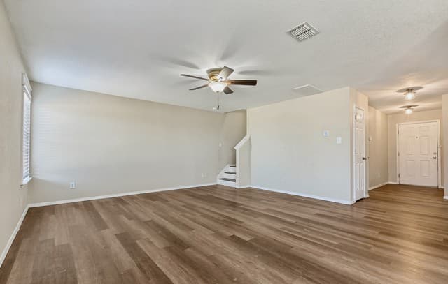 3-bedroom rental at 7331 Nebula Vly in San Antonio, TX — photo 4