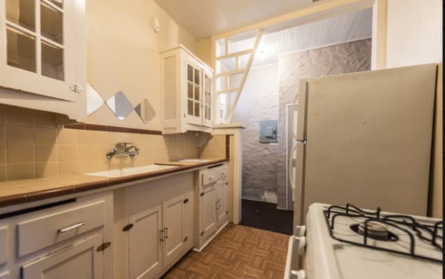 1-bedroom rental at 329 Huisache Unit 1,3 in San Antonio, TX — photo 2