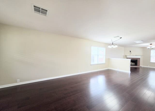 4-bedroom rental at 914 Tisbury Parkway in San Antonio, TX — photo 2