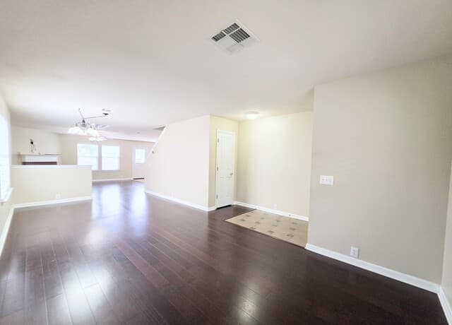 4-bedroom rental at 914 Tisbury Parkway in San Antonio, TX — photo 3