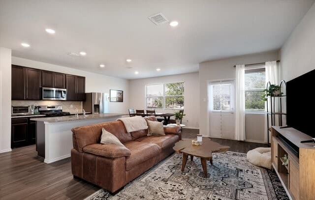 3-bedroom rental at 4910 Sandstone Way in San Antonio, TX — photo 5
