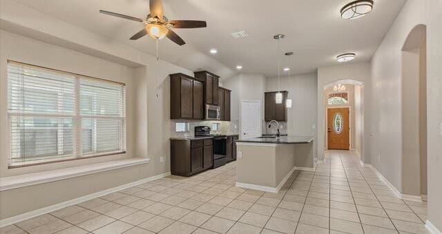 3-bedroom rental at 6026 Cielo Rnch in San Antonio, TX — photo 3