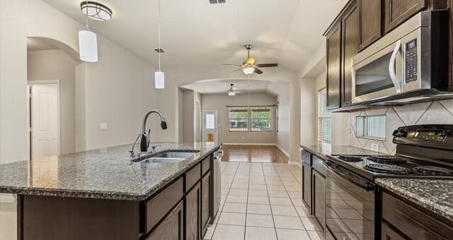 3-bedroom rental at 6026 Cielo Rnch in San Antonio, TX — photo 5