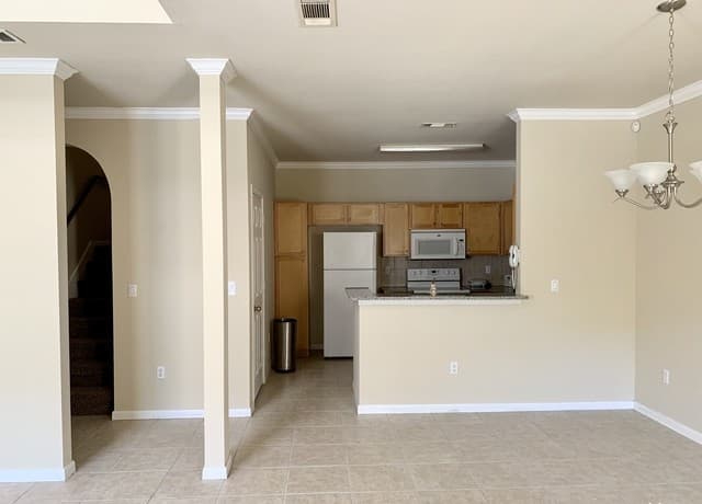 3-bedroom rental at 6160 Eckhert Unit 505 in San Antonio, TX — photo 3