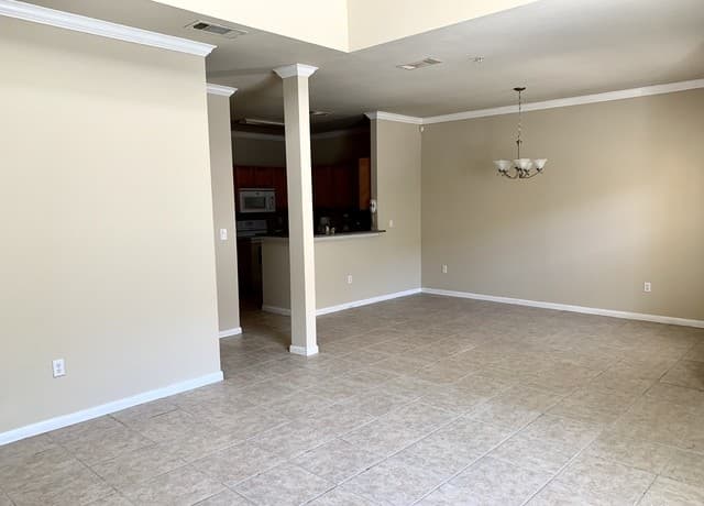 3-bedroom rental at 6160 Eckhert Unit 505 in San Antonio, TX — photo 4
