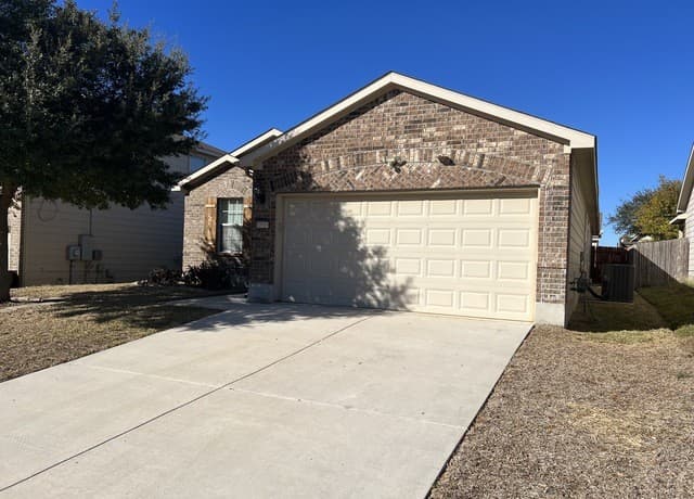 3-bedroom rental at 10909 Charreada Trl in San Antonio, TX — photo 2
