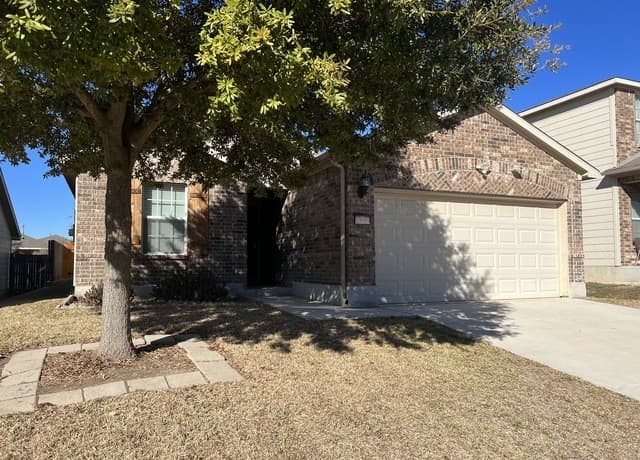 3-bedroom rental at 10909 Charreada Trl in San Antonio, TX — photo 3