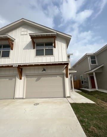 3-bedroom rental at 7618 Agave Bend Unit 101 in San Antonio, TX — photo 3