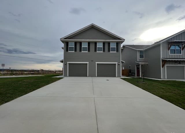 3-bedroom rental at 7610 Gramercy Way Unit 101 in San Antonio, TX — photo 3