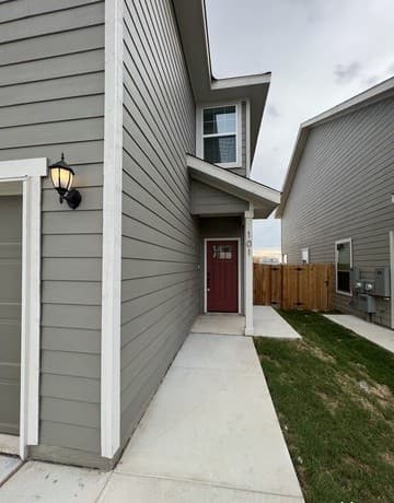 3-bedroom rental at 7610 Gramercy Way Unit 101 in San Antonio, TX — photo 5