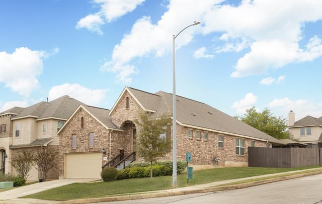 3-bedroom rental at 7903 Anza Run in Boerne, TX — photo 2