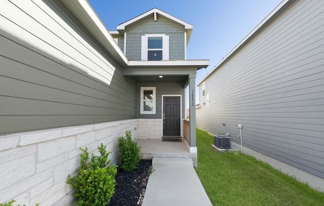 4-bedroom rental at 14538 Camino Way in San Antonio, TX — photo 4