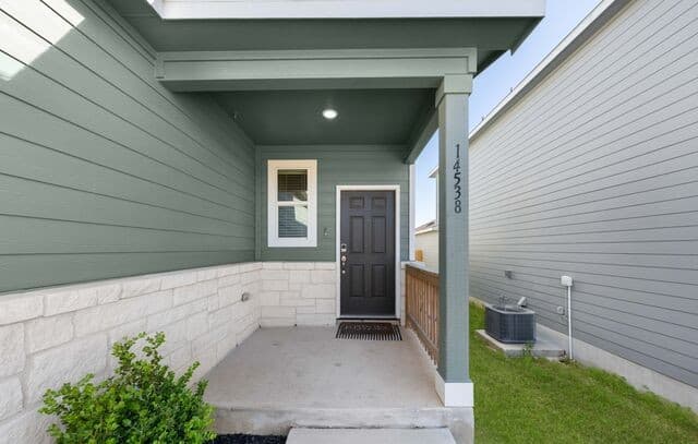 4-bedroom rental at 14538 Camino Way in San Antonio, TX — photo 5