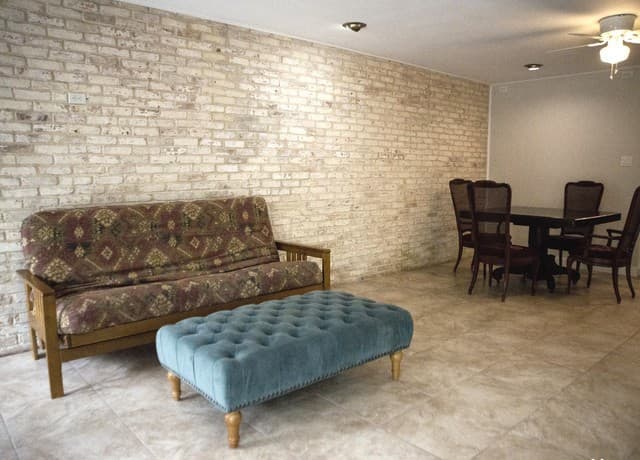 2-bedroom rental at 8030 Broadway Unit 102E in San Antonio, TX — photo 3