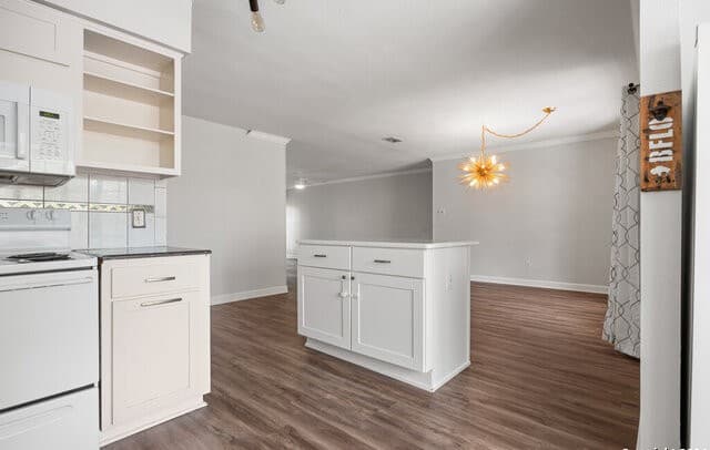 3-bedroom rental at 7711 Callaghan Rd Unit 104 in San Antonio, TX — photo 2