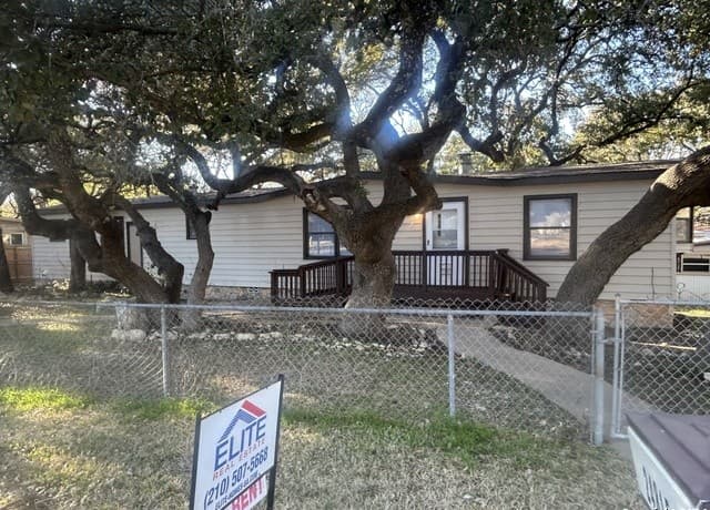 2-bedroom rental at 24815 Aue in San Antonio, TX — photo 3